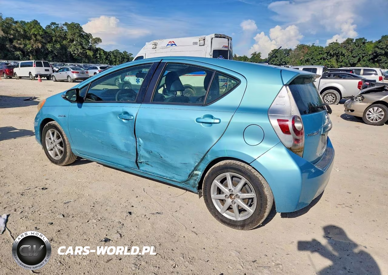 2013 Toyota Prius C Three VIN:JTDKDTB3XD1039474 - 2