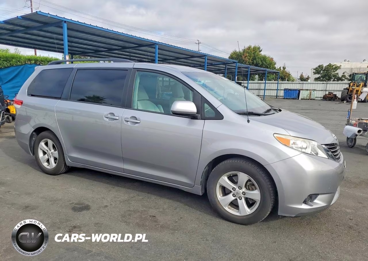2013 Toyota Sienna Le VIN:5TDKK3DC2DS284159 - 4