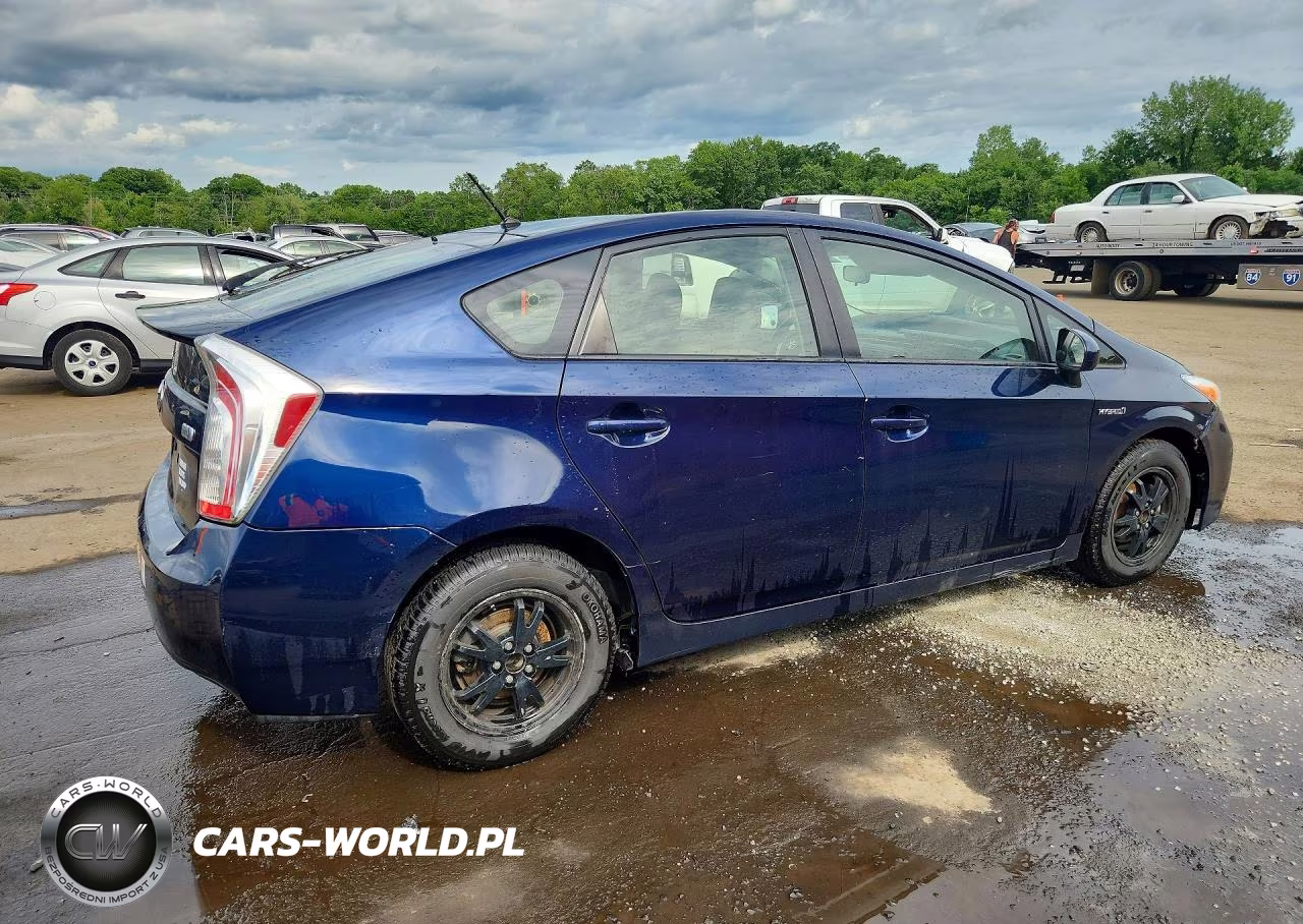 2014 Toyota Prius Two VIN:JTDKN3DU4E1760460 - 3