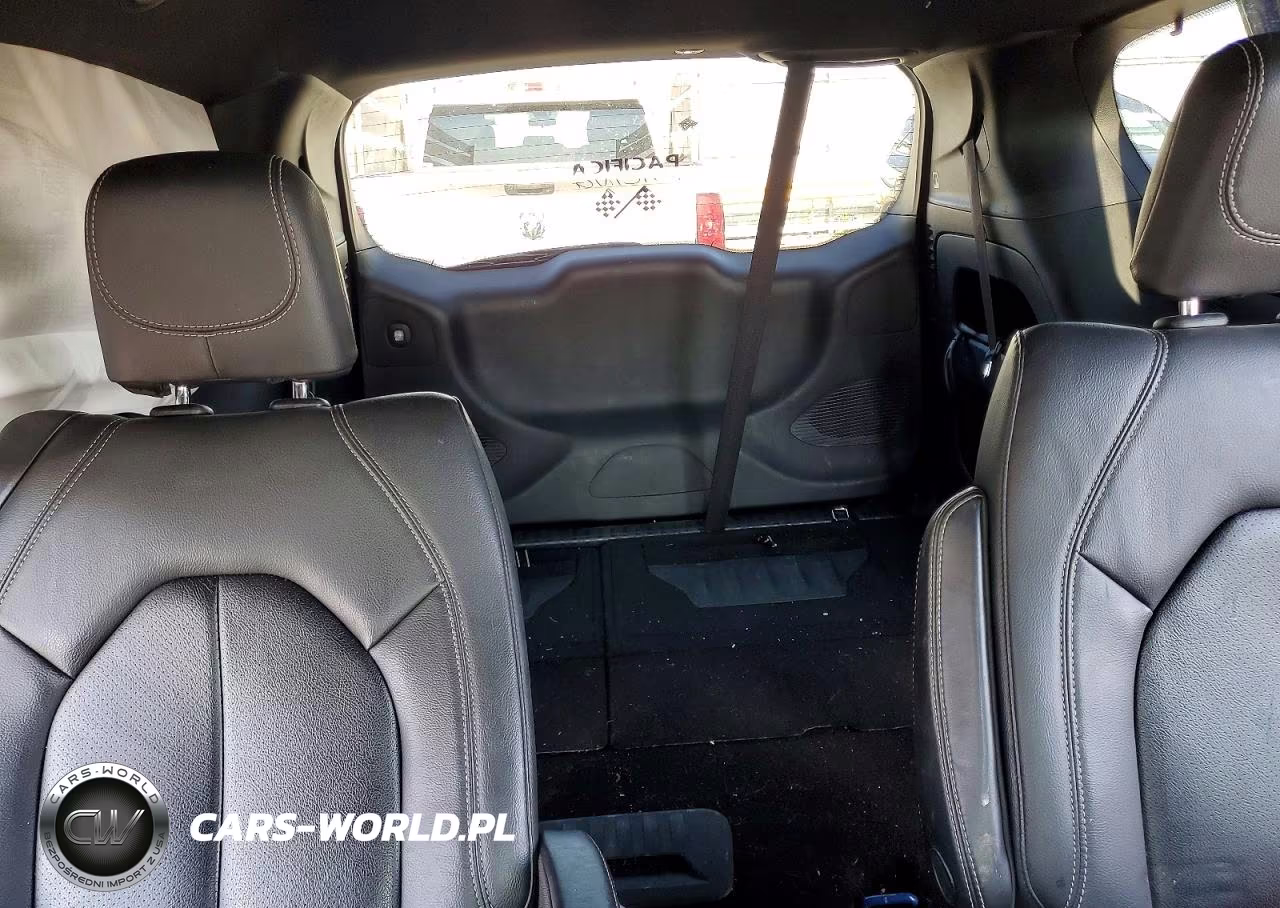 2020 Chrysler Pacifica Touring L Plus VIN:2C4RC1EG6LR121331 - 10
