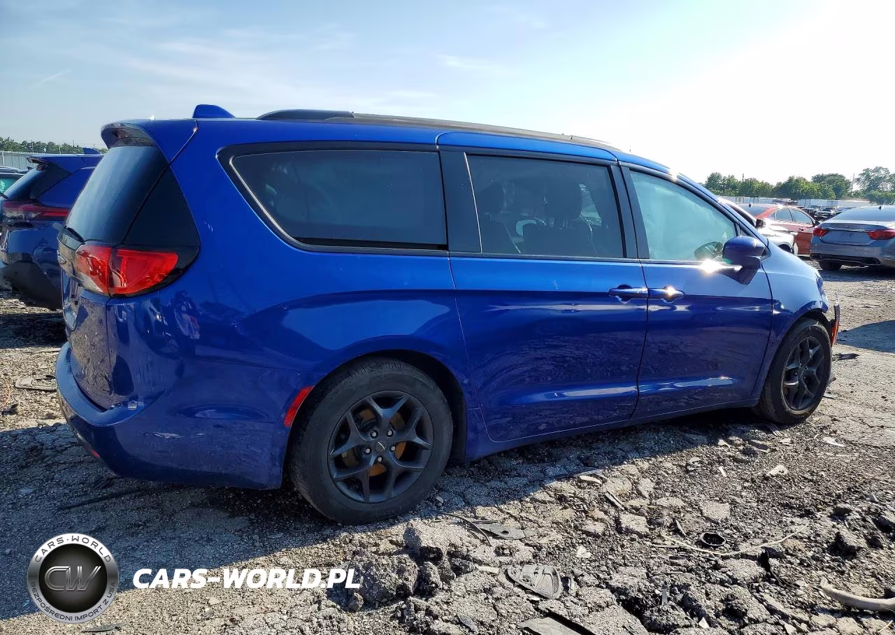 2020 Chrysler Pacifica Touring L Plus VIN:2C4RC1EG6LR121331 - 3