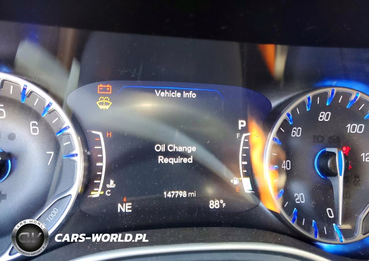 2020 Chrysler Pacifica Touring L Plus VIN:2C4RC1EG6LR121331 - 9