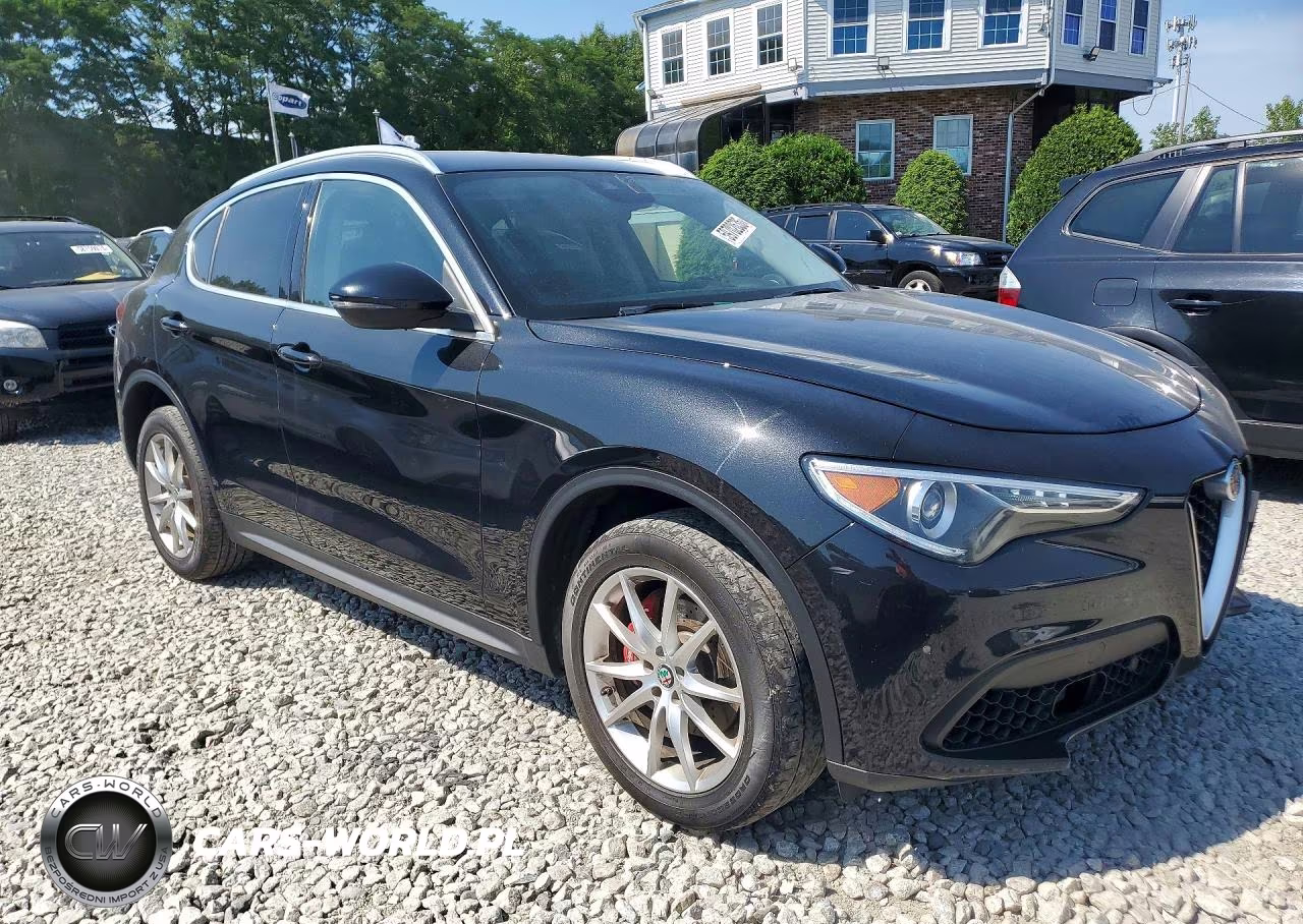 2018 Alfa Romeo Stelvio Ti VIN:ZASFAKBN0J7B60472 - 4