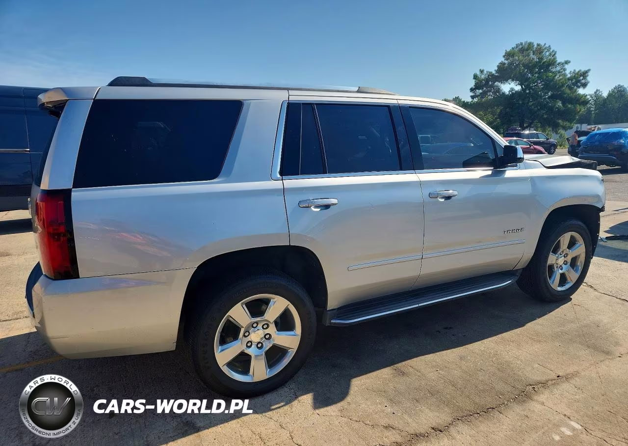 2019 Chevrolet Tahoe C1500 Premier VIN:1GNSCCKC2KR387648 - 3