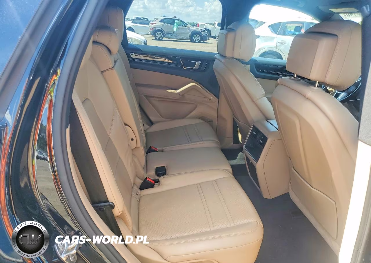 2023 Porsche Cayenne Base VIN:WP1AA2AY2PDA01671 - 11