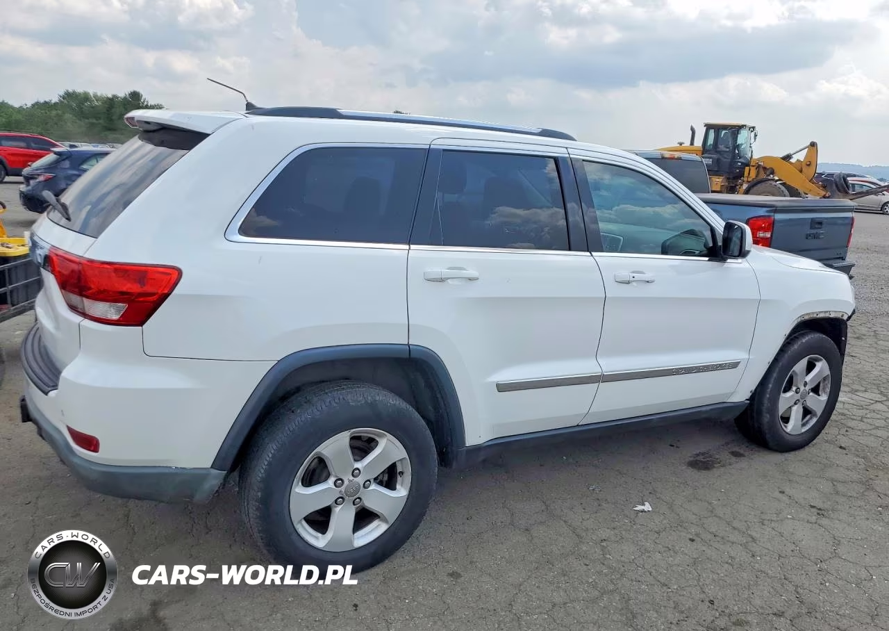 2013 Jeep Grand Cherokee Laredo VIN:1C4RJFAG3DC631459 - 3