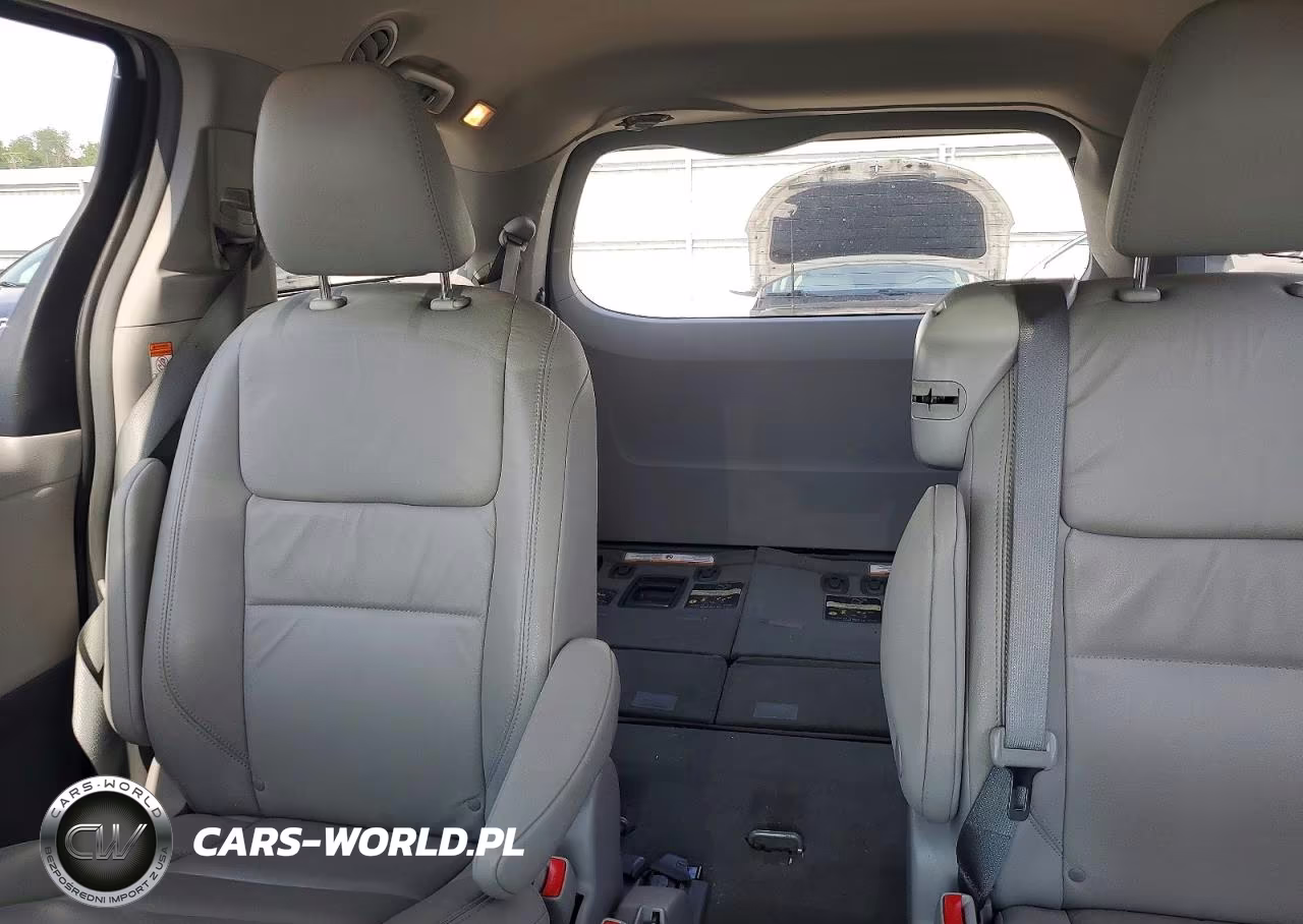 2018 Toyota Sienna Xle 8-Passenger VIN:5TDYZ3DC2JS910813 - 10