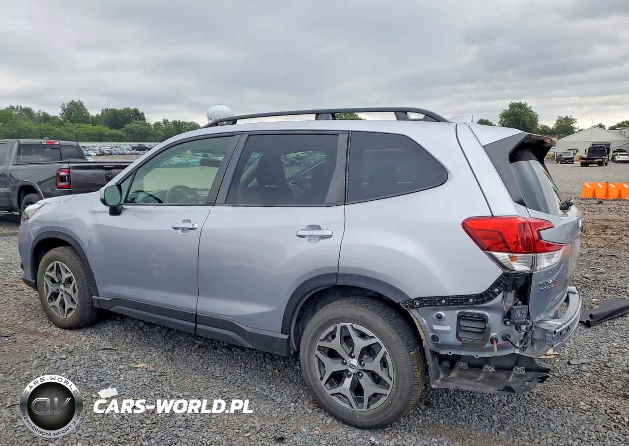 2022 Subaru Forester Premium VIN:JF2SKAEC5NH415367 - 2