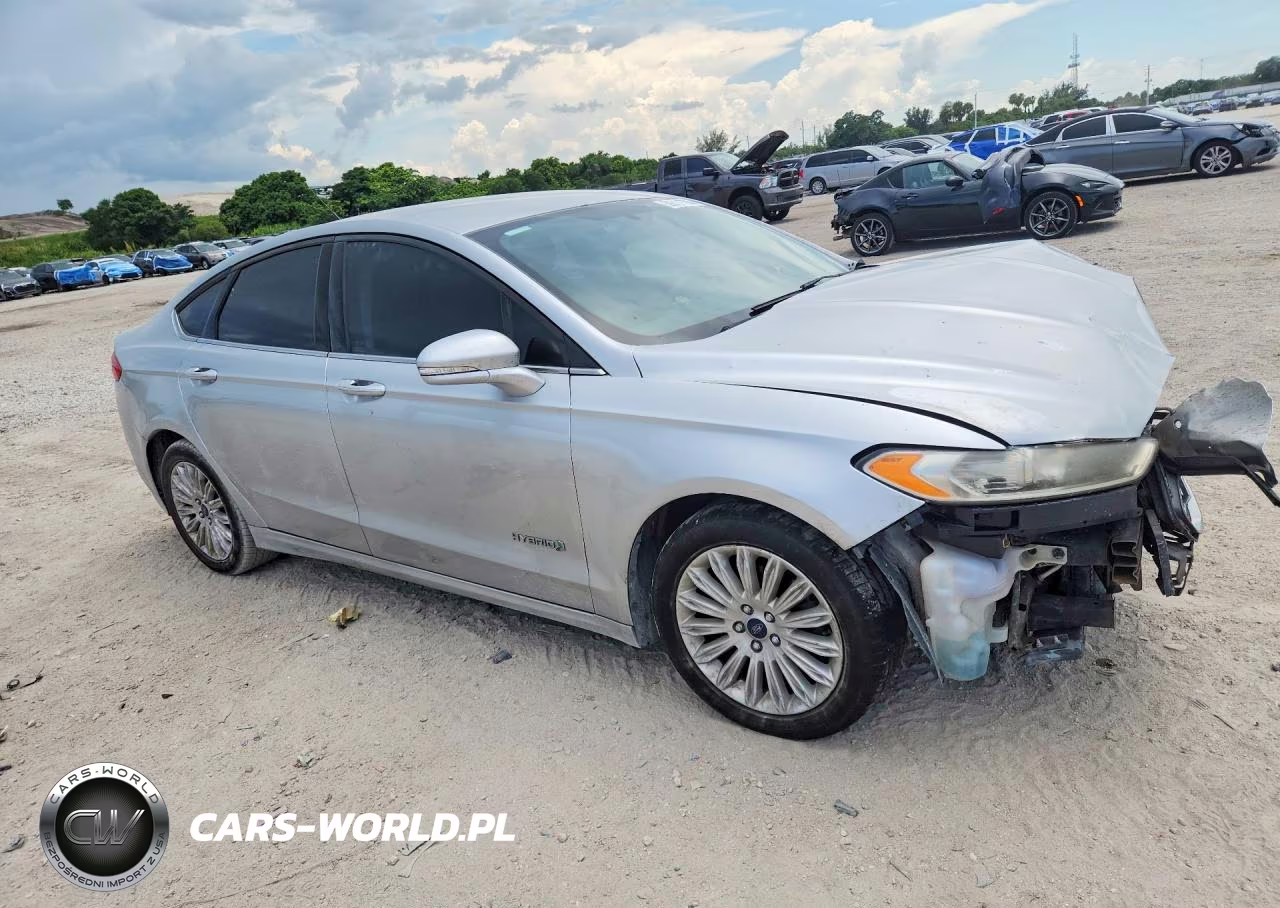 2015 Ford Fusion Se Hybrid VIN:3FA6P0LUXFR288712 - 4
