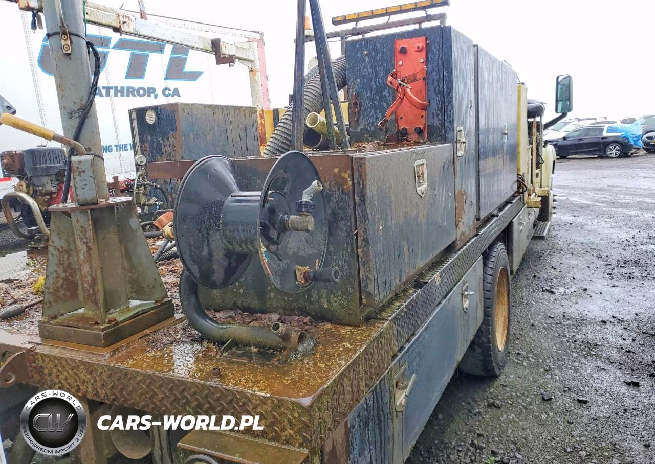 2003 GMC C6500 Utility - Service Truck VIN:1GDJ6E1E43F520516 - 3