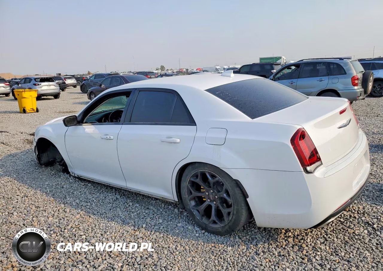 2019 Chrysler 300 Touring VIN:2C3CCAAG2KH590307 - 2