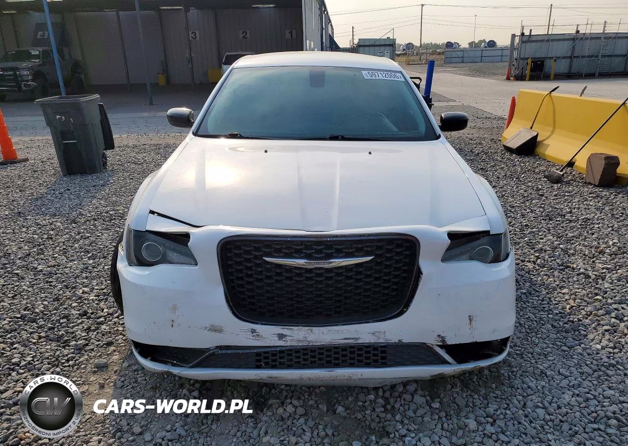 2019 Chrysler 300 Touring VIN:2C3CCAAG2KH590307 - 5