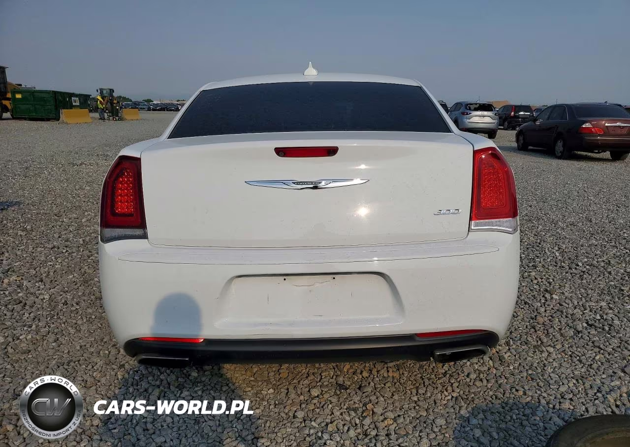 2019 Chrysler 300 Touring VIN:2C3CCAAG2KH590307 - 6
