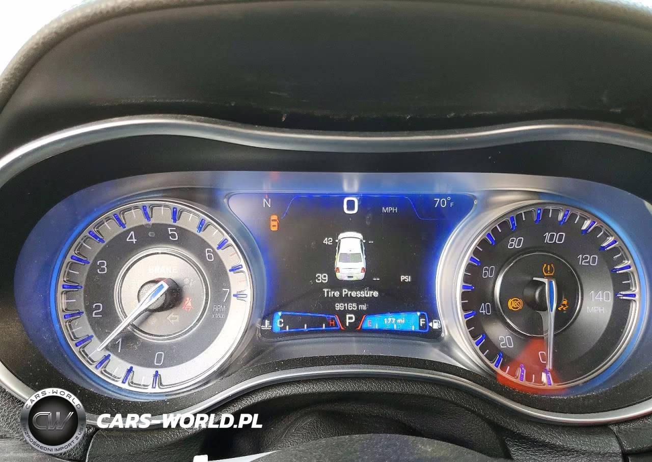 2019 Chrysler 300 Touring VIN:2C3CCAAG2KH590307 - 9