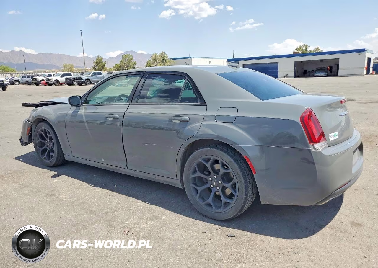 2019 Chrysler 300 Touring VIN:2C3CCAAG3KH648389 - 2