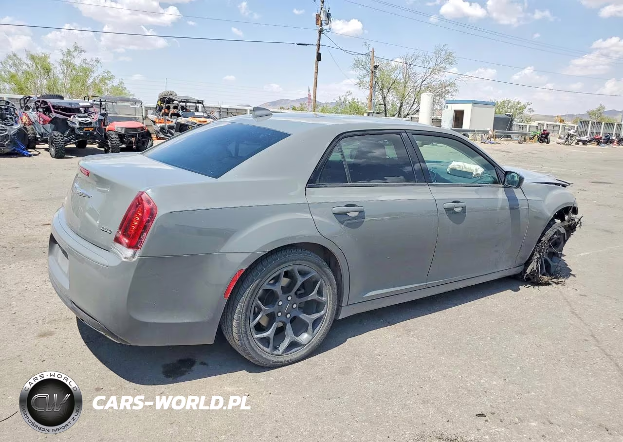 2019 Chrysler 300 Touring VIN:2C3CCAAG3KH648389 - 3