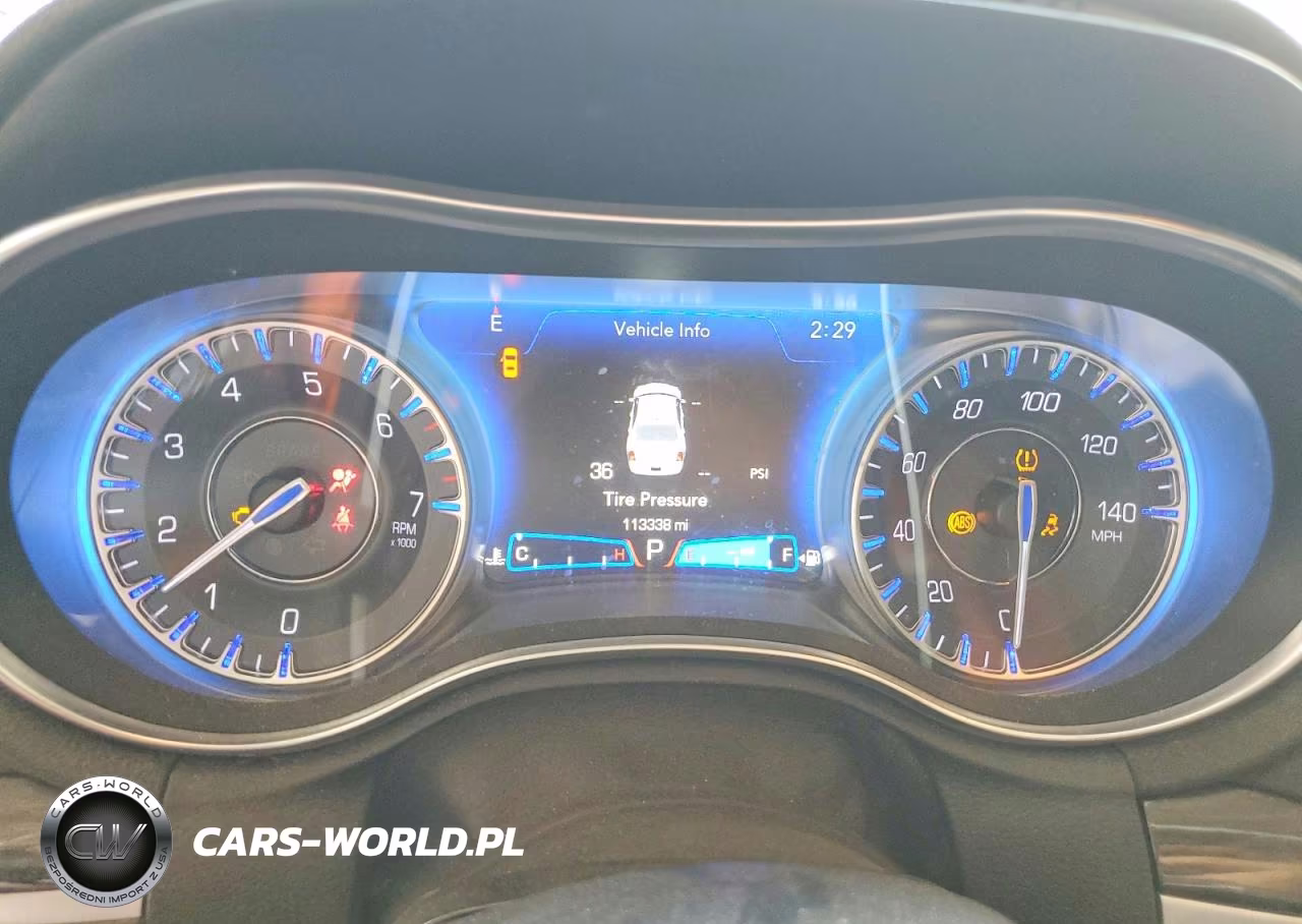 2019 Chrysler 300 Touring VIN:2C3CCAAG3KH648389 - 9