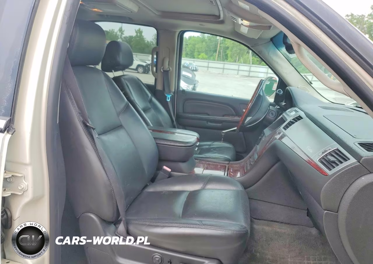 2007 Cadillac Escalade Luxury VIN:1GYFK63827R183796 - 7