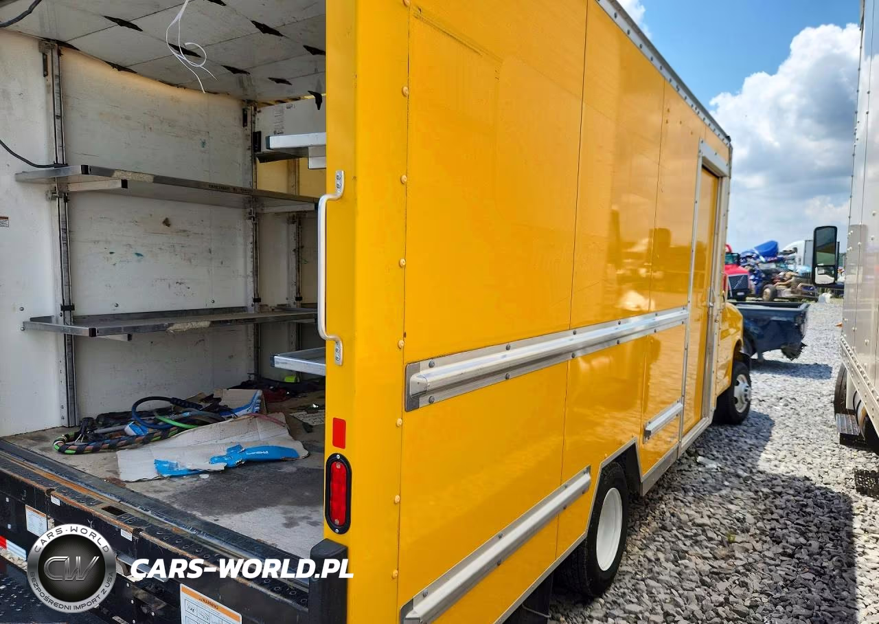 2023 GMC Savana Cut - Box Truck VIN:7GZ37TC78PN003098 - 3