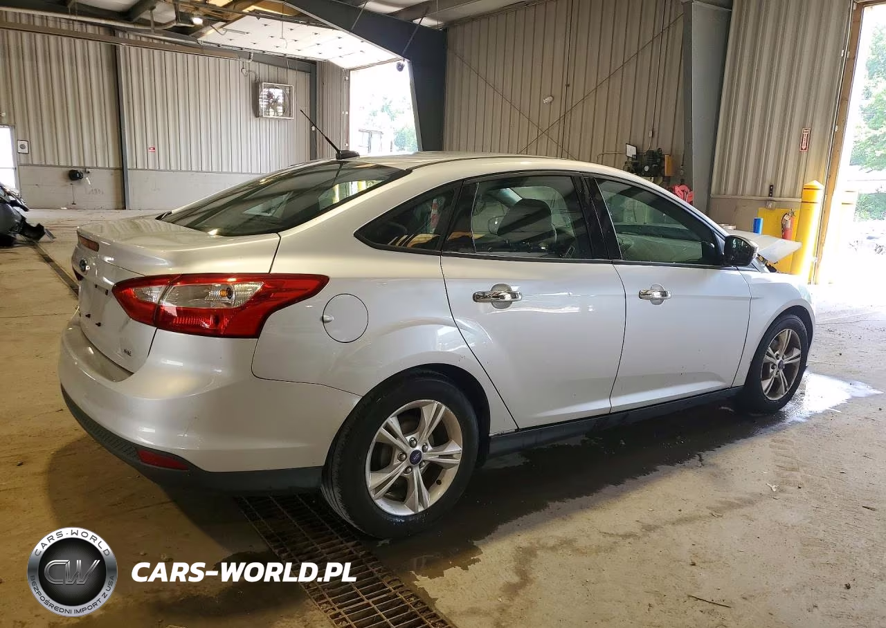 2014 Ford Focus Se VIN:1FADP3F23EL379613 - 3
