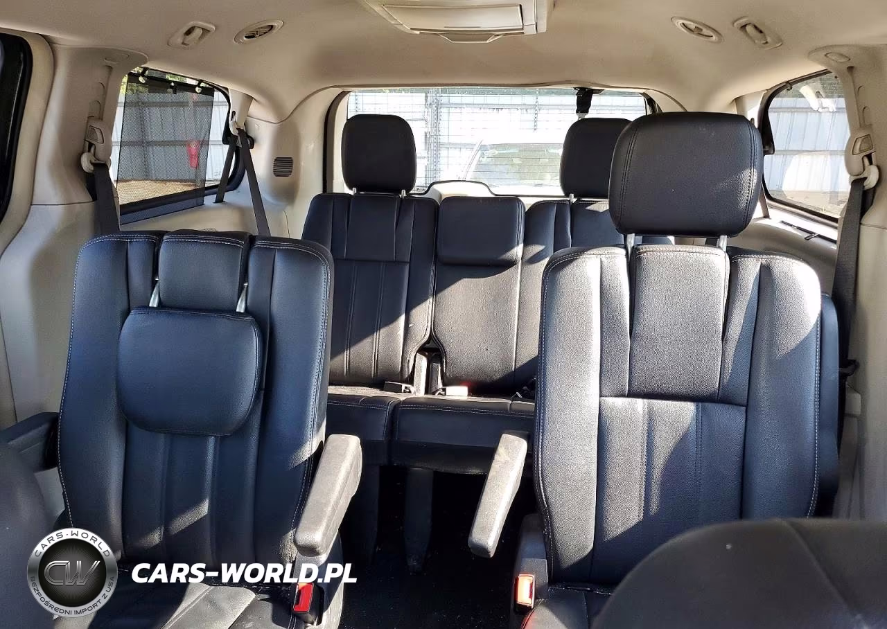 2016 Chrysler Town & Country Touring VIN:2C4RC1BG0GR199727 - 10