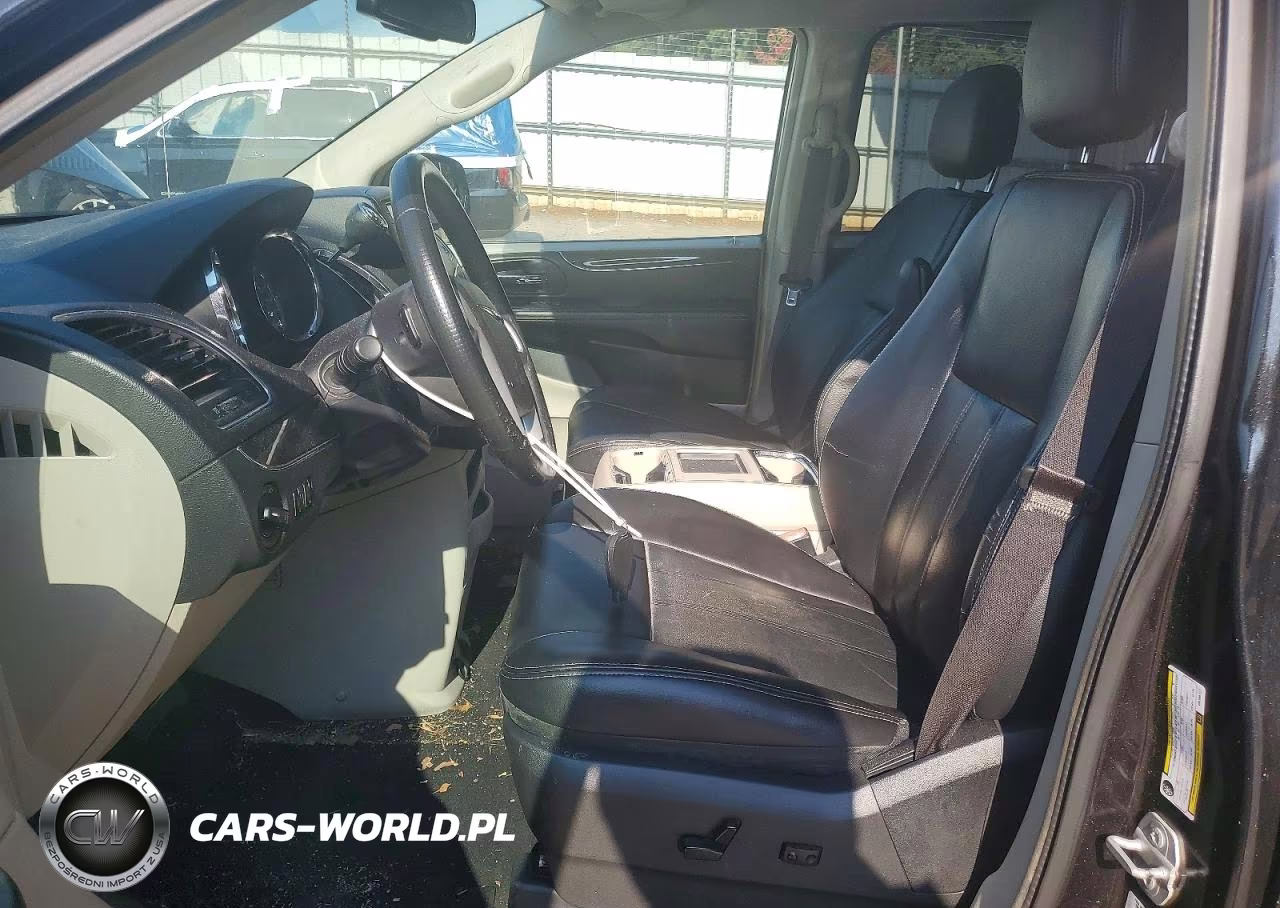 2016 Chrysler Town & Country Touring VIN:2C4RC1BG0GR199727 - 7