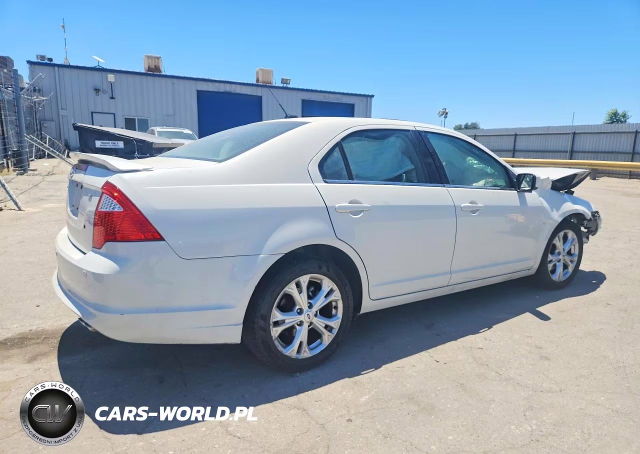 2012 Ford Fusion Se VIN:3FAHP0HA5CR231935 - 3