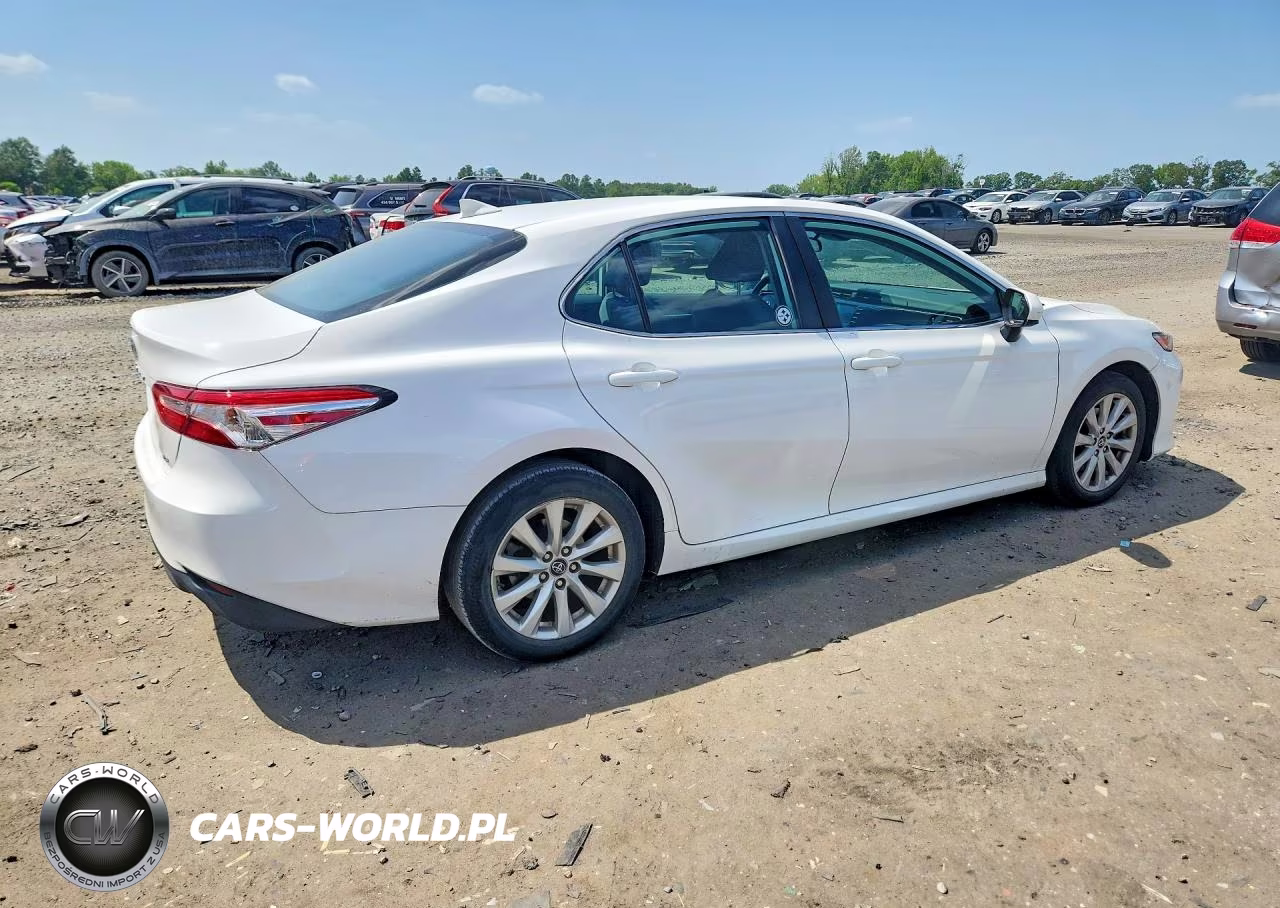 2019 Toyota Camry Le VIN:4T1B11HK4KU213039 - 3