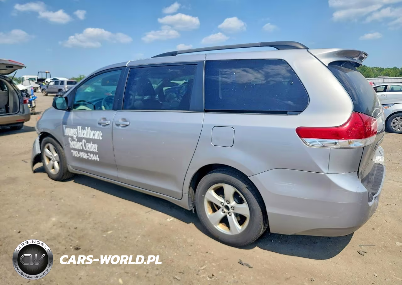 2013 Toyota Sienna Le VIN:5TDKK3DC9DS321403 - 2
