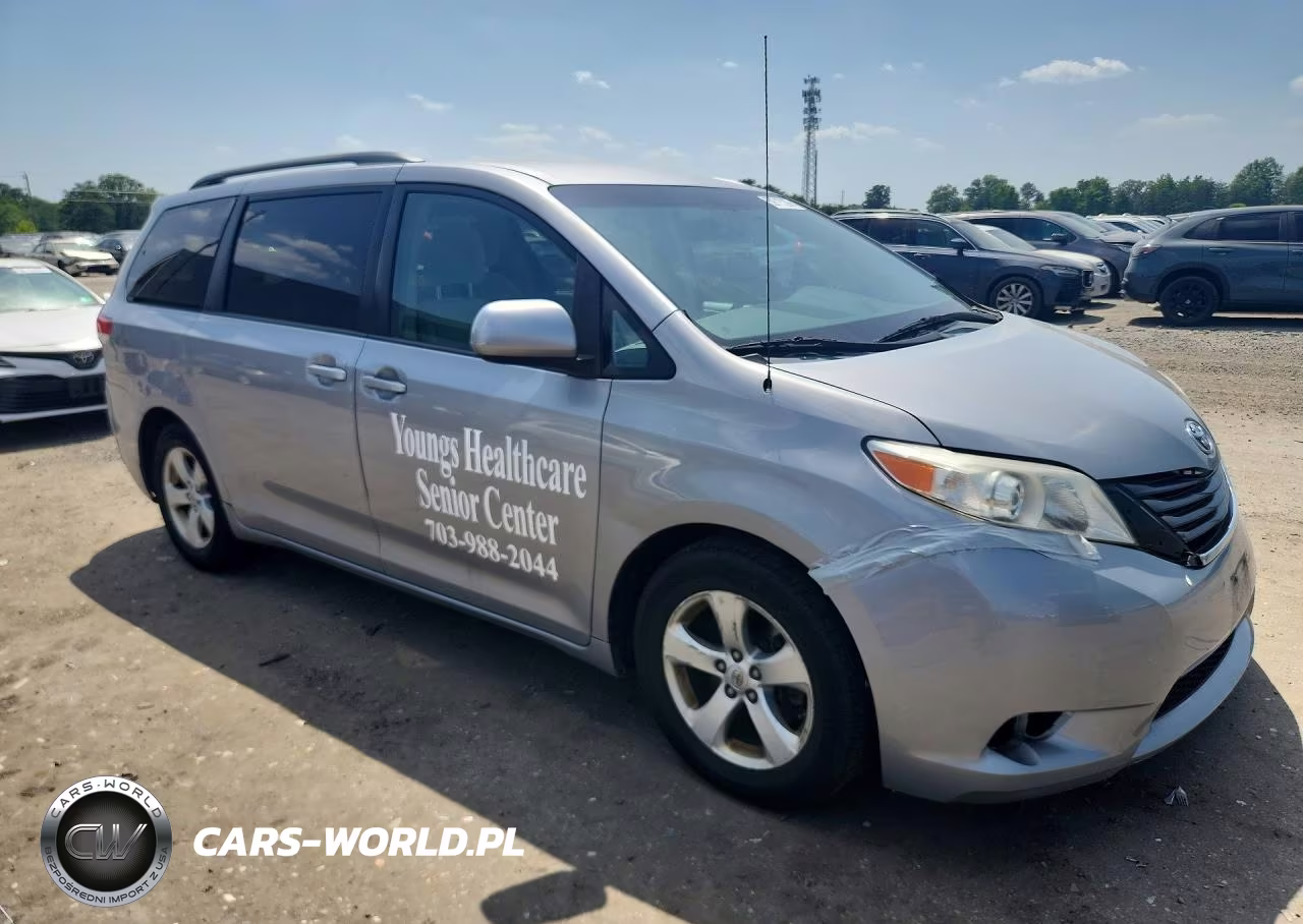 2013 Toyota Sienna Le VIN:5TDKK3DC9DS321403 - 4