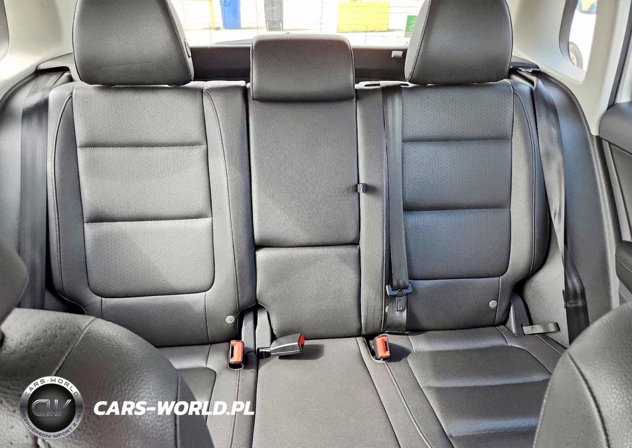 2017 Volkswagen Tiguan S VIN:WVGAV7AX9HK027381 - 10
