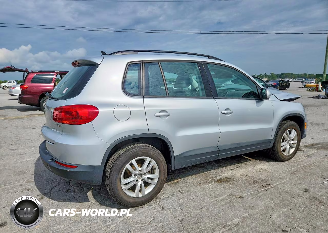 2017 Volkswagen Tiguan S VIN:WVGAV7AX9HK027381 - 3
