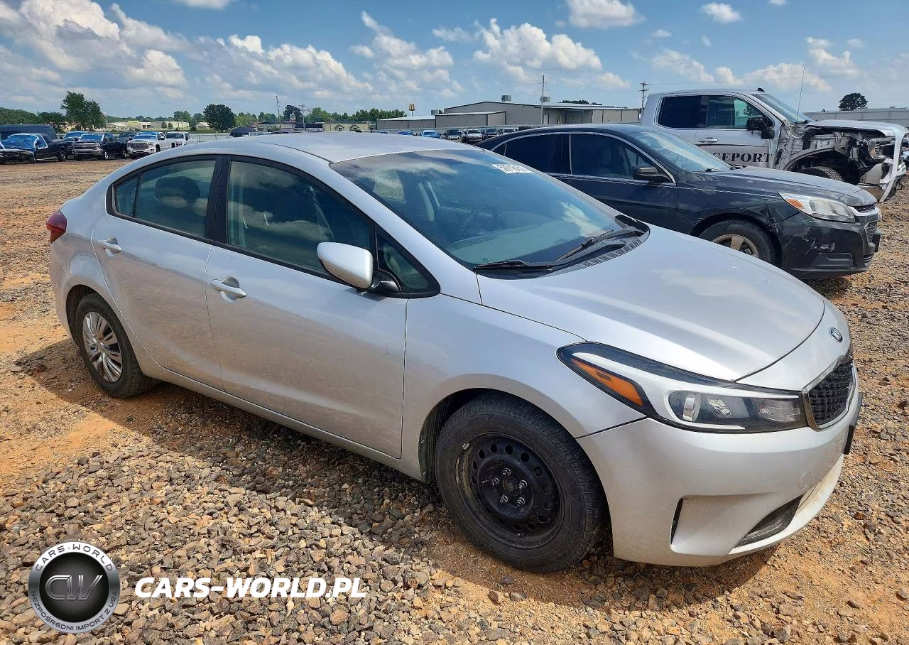 2017 Kia Forte Lx VIN:3KPFK4A7XHE049247 - 4