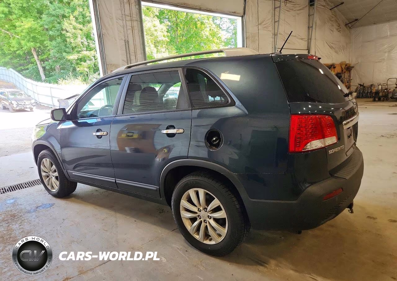 2011 Kia Sorento Lx VIN:5XYKT4A26BG119885 - 2