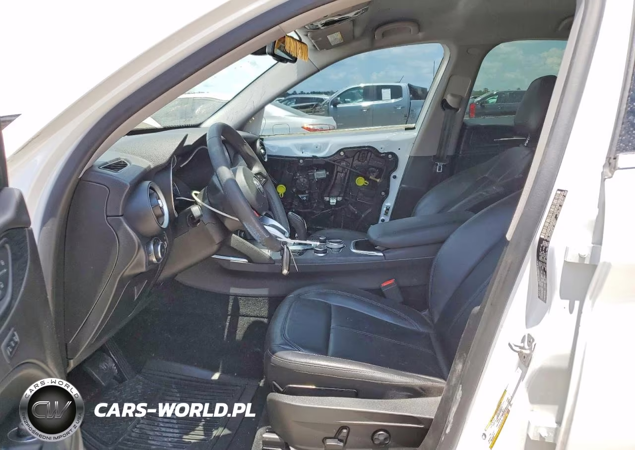 2020 Alfa Romeo Stelvio Base VIN:ZASPAJAN7L7C93037 - 7