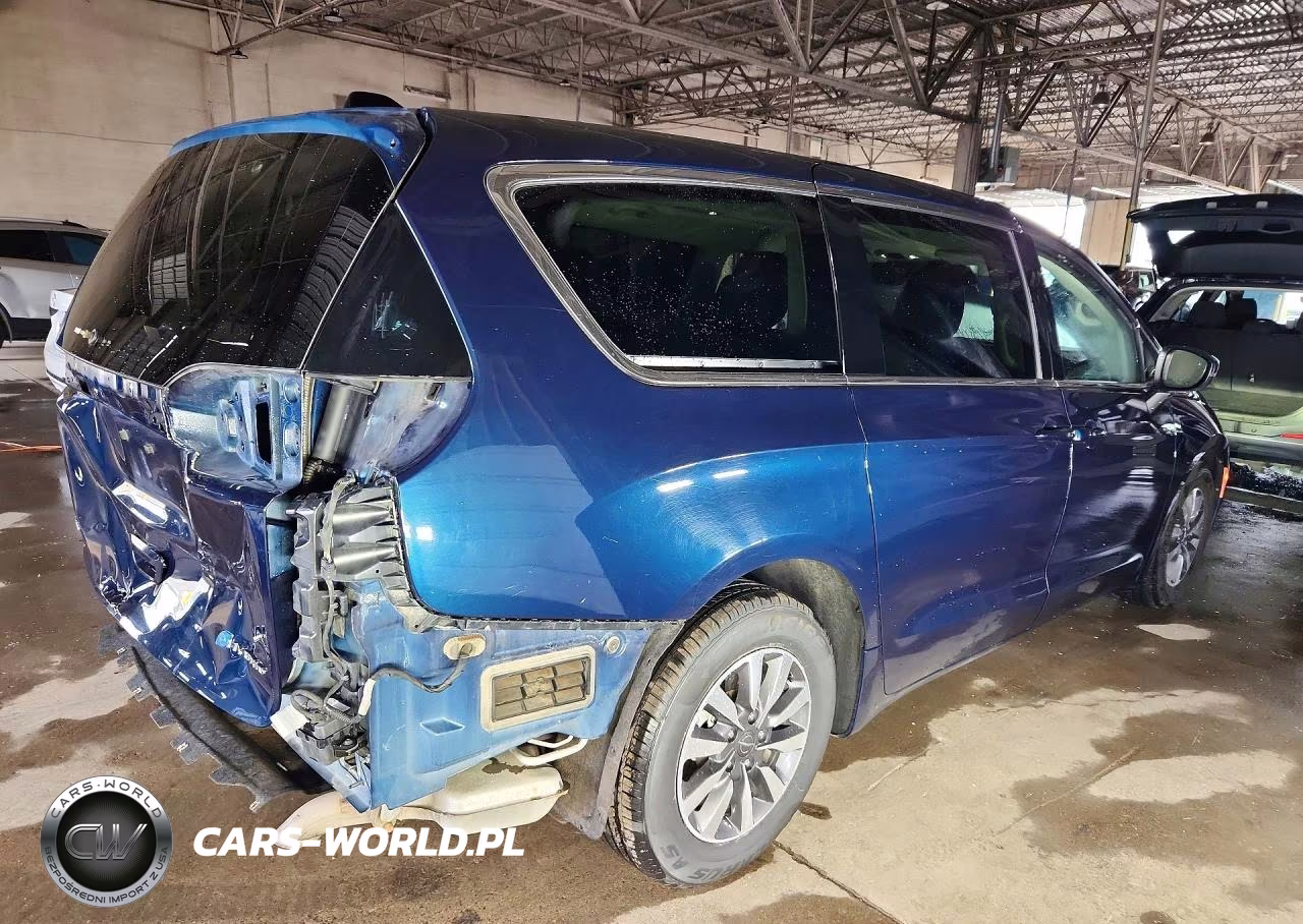 2023 Chrysler Pacifica Hybrid Touring L VIN:2C4RC1L75PR631453 - 3
