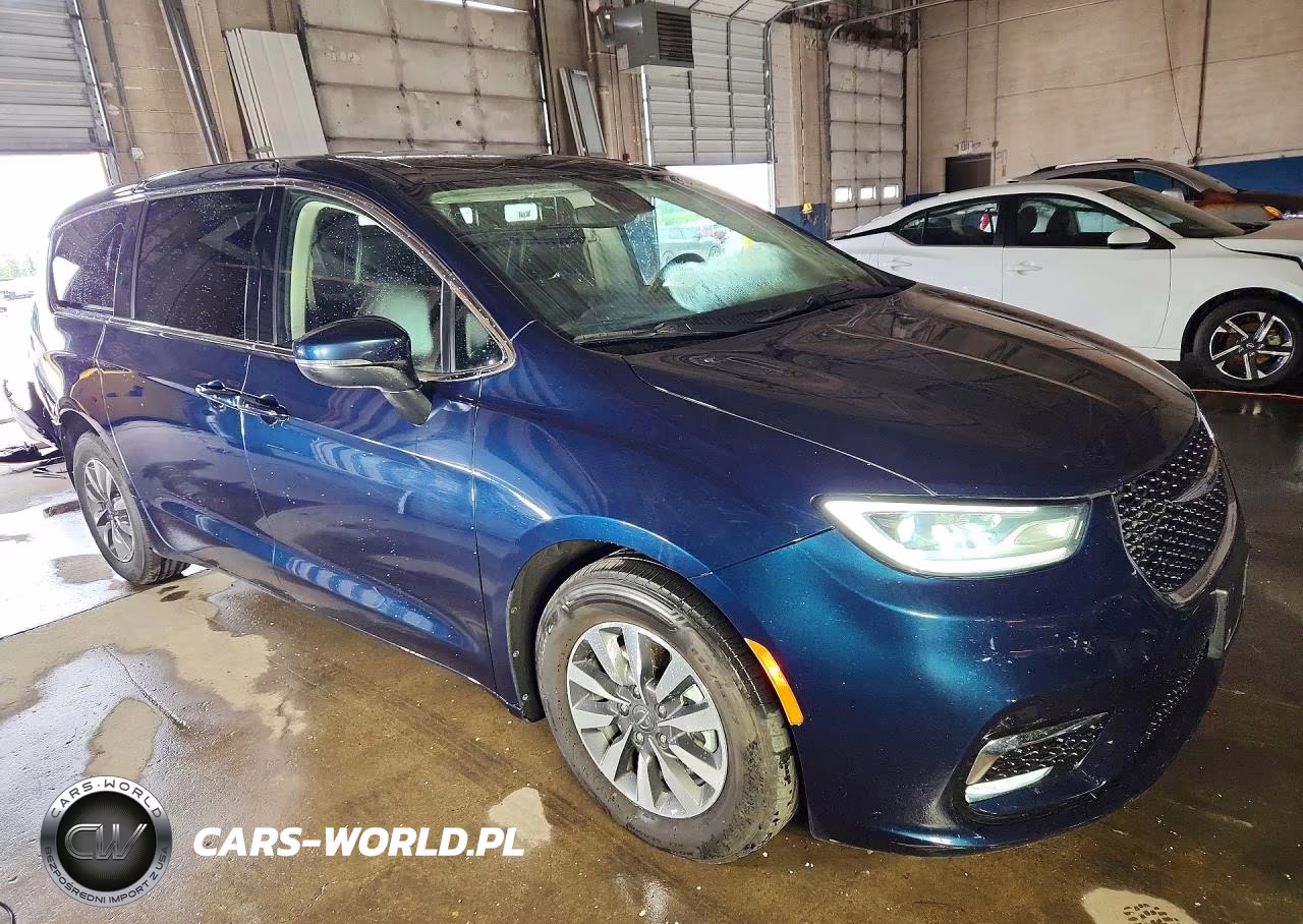 2023 Chrysler Pacifica Hybrid Touring L VIN:2C4RC1L75PR631453 - 4