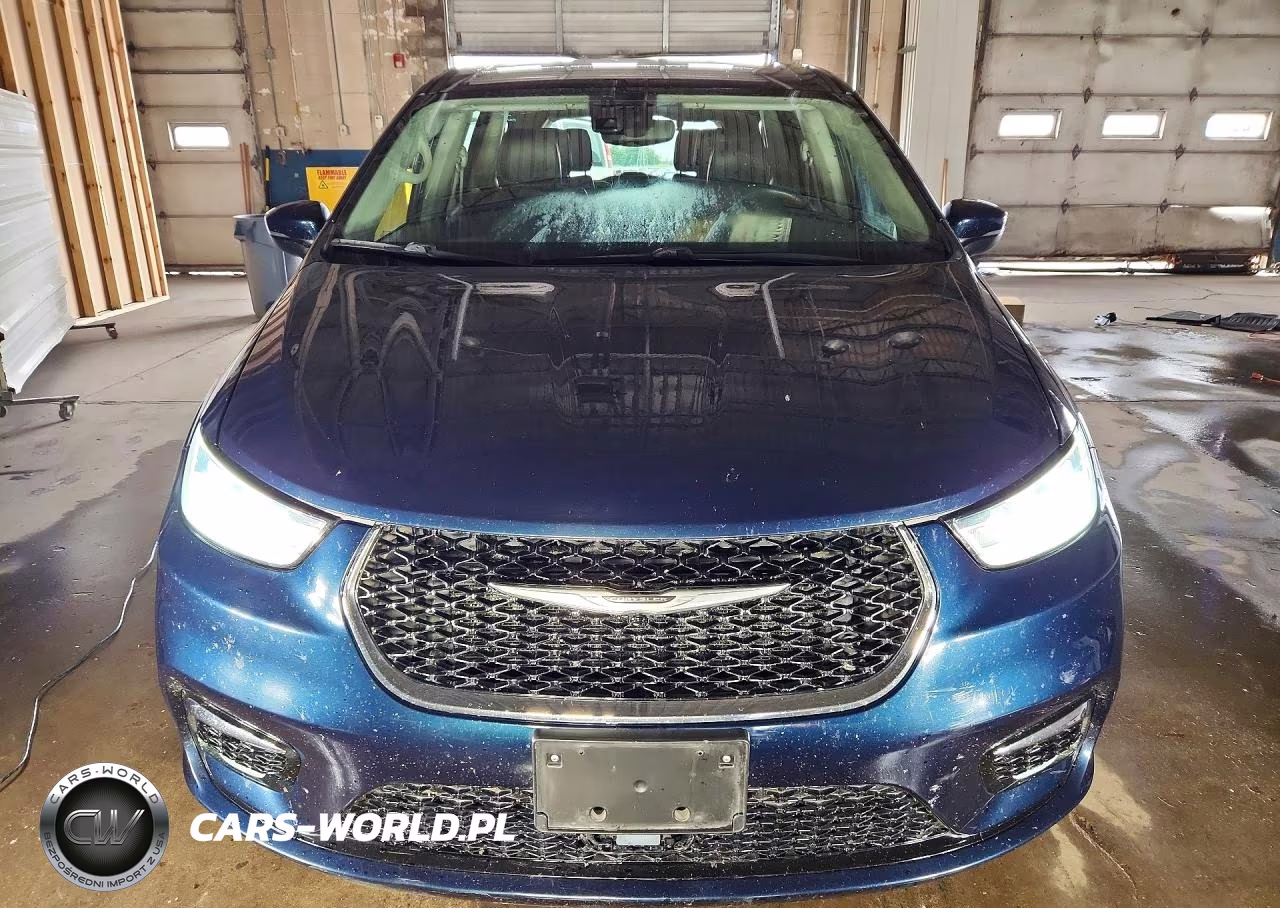 2023 Chrysler Pacifica Hybrid Touring L VIN:2C4RC1L75PR631453 - 5