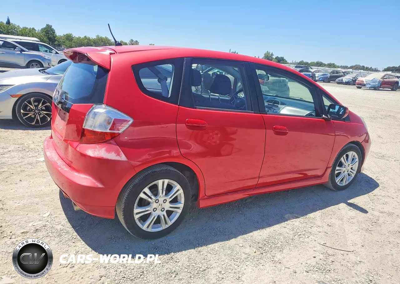 2011 Honda Fit Sport VIN:JHMGE8H58BC011827 - 3