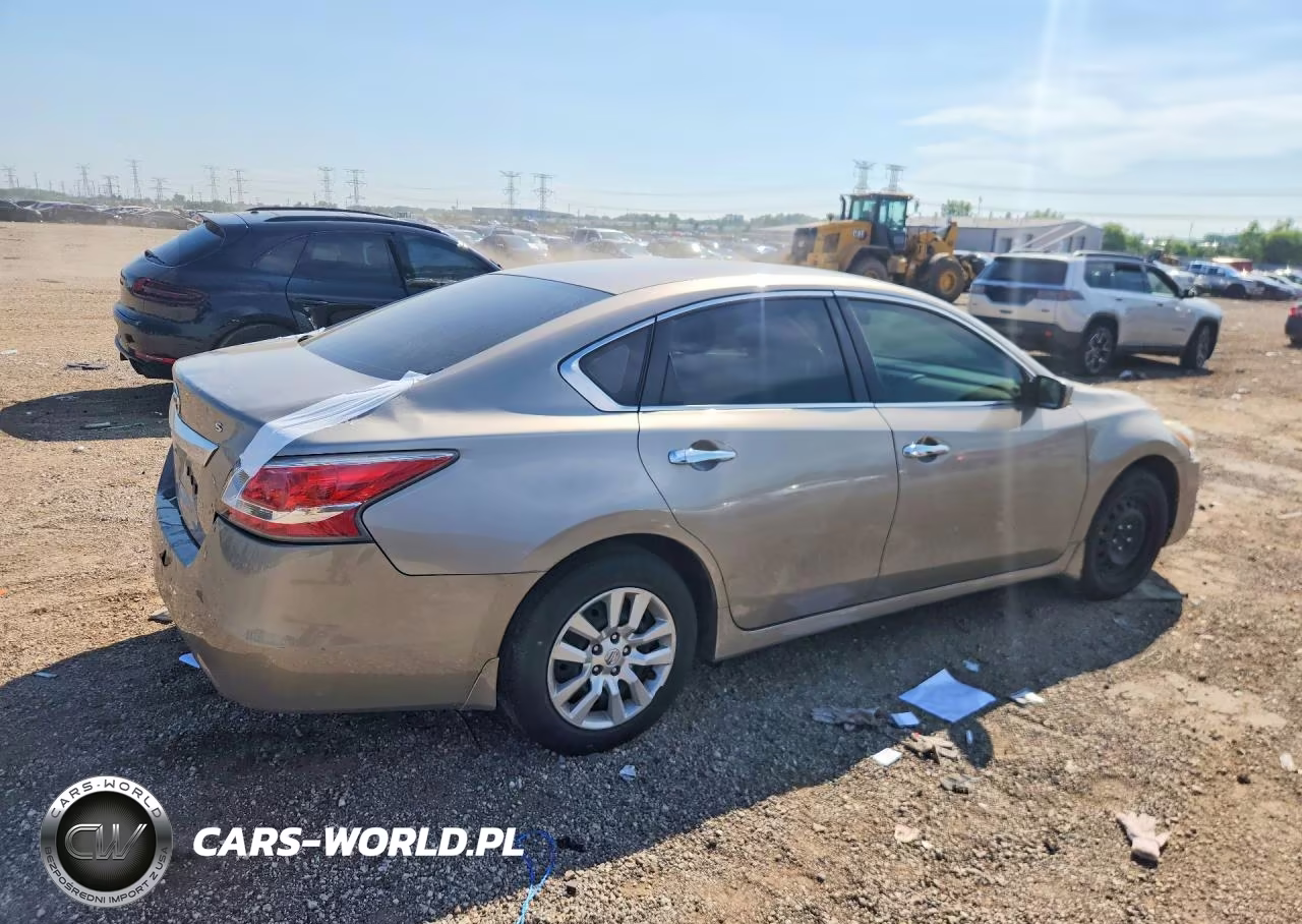 2015 Nissan Altima 2.5 S VIN:1N4AL3AP7FC585827 - 3