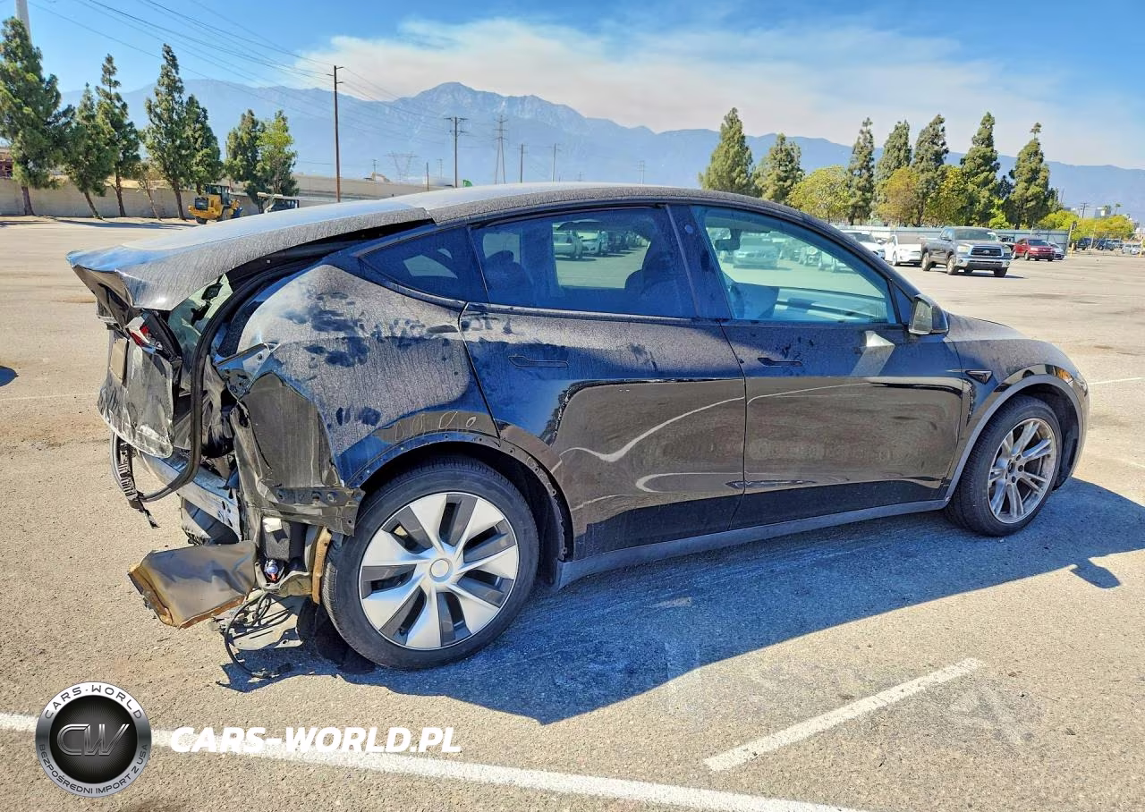 2021 Tesla Model Y VIN:5YJYGAED5MF136292 - 3