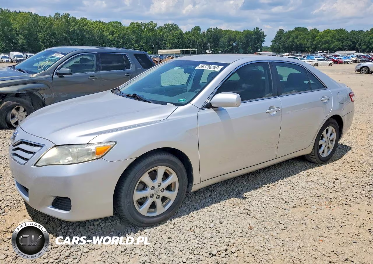 2011 Toyota Camry Le V6 – zdjęcie 1 z 12