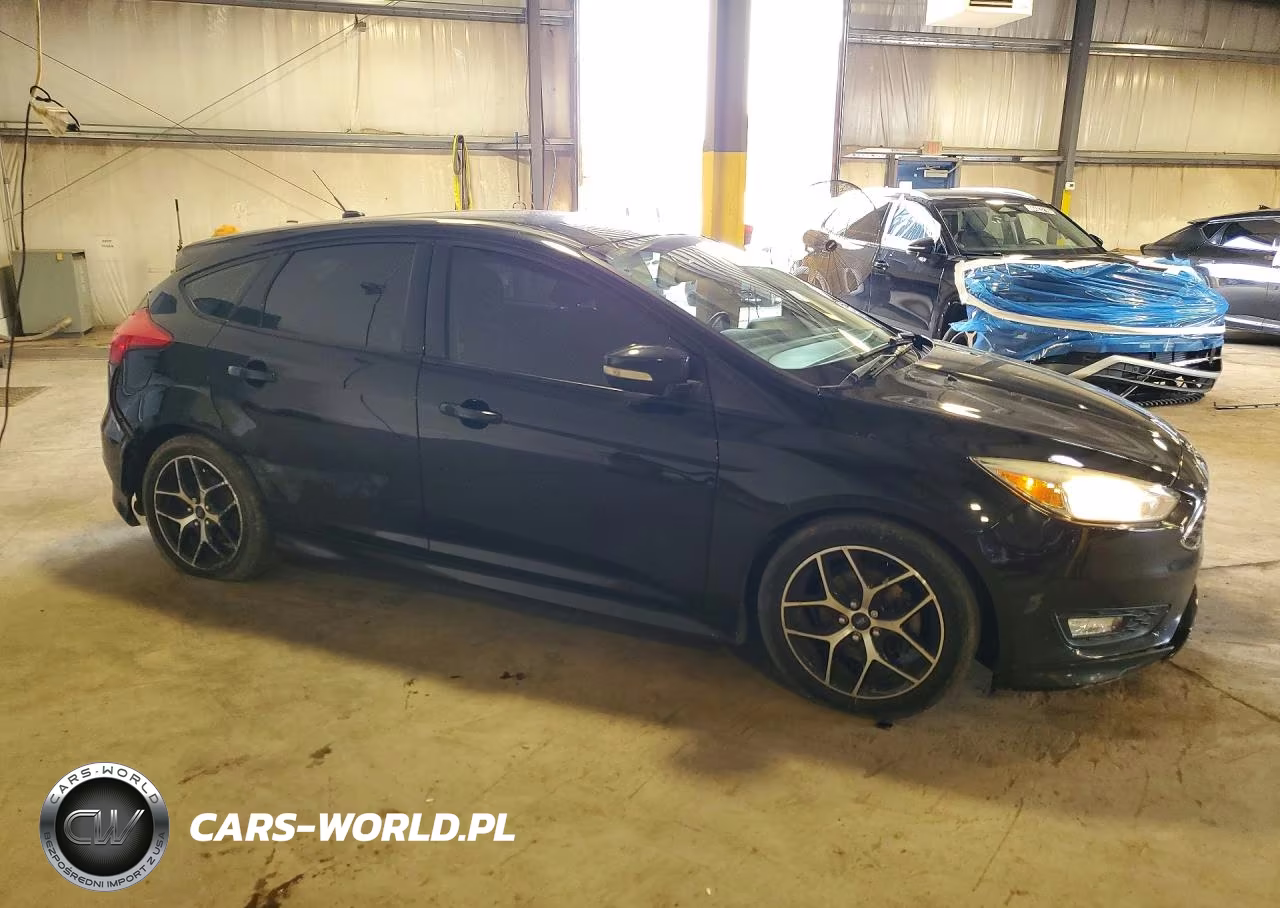 2015 Ford Focus Se VIN:1FADP3K27FL215966 - 4