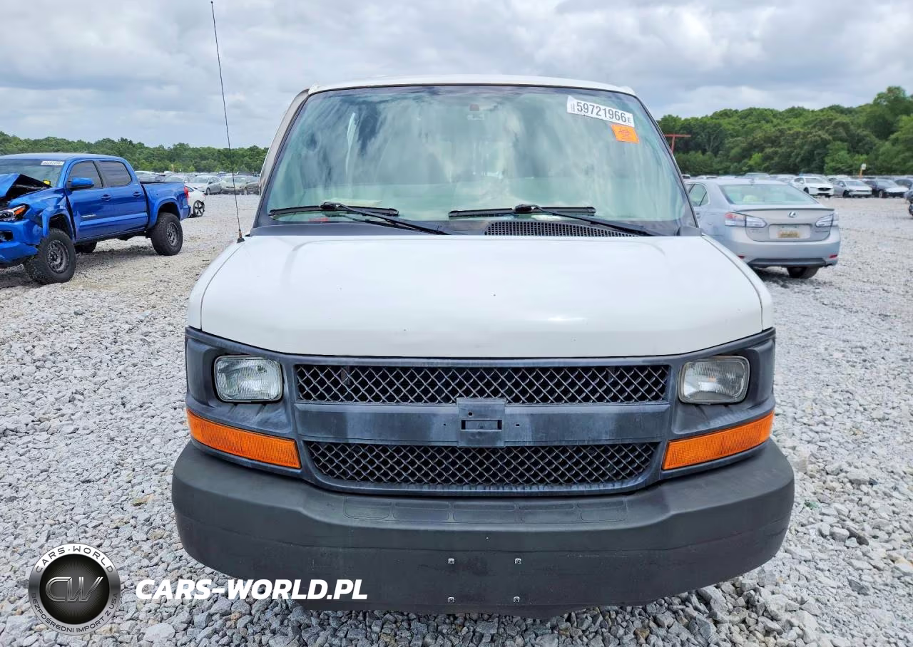 2015 Chevrolet Express G2500 VIN:1GCWGFCF4F1285734 - 5