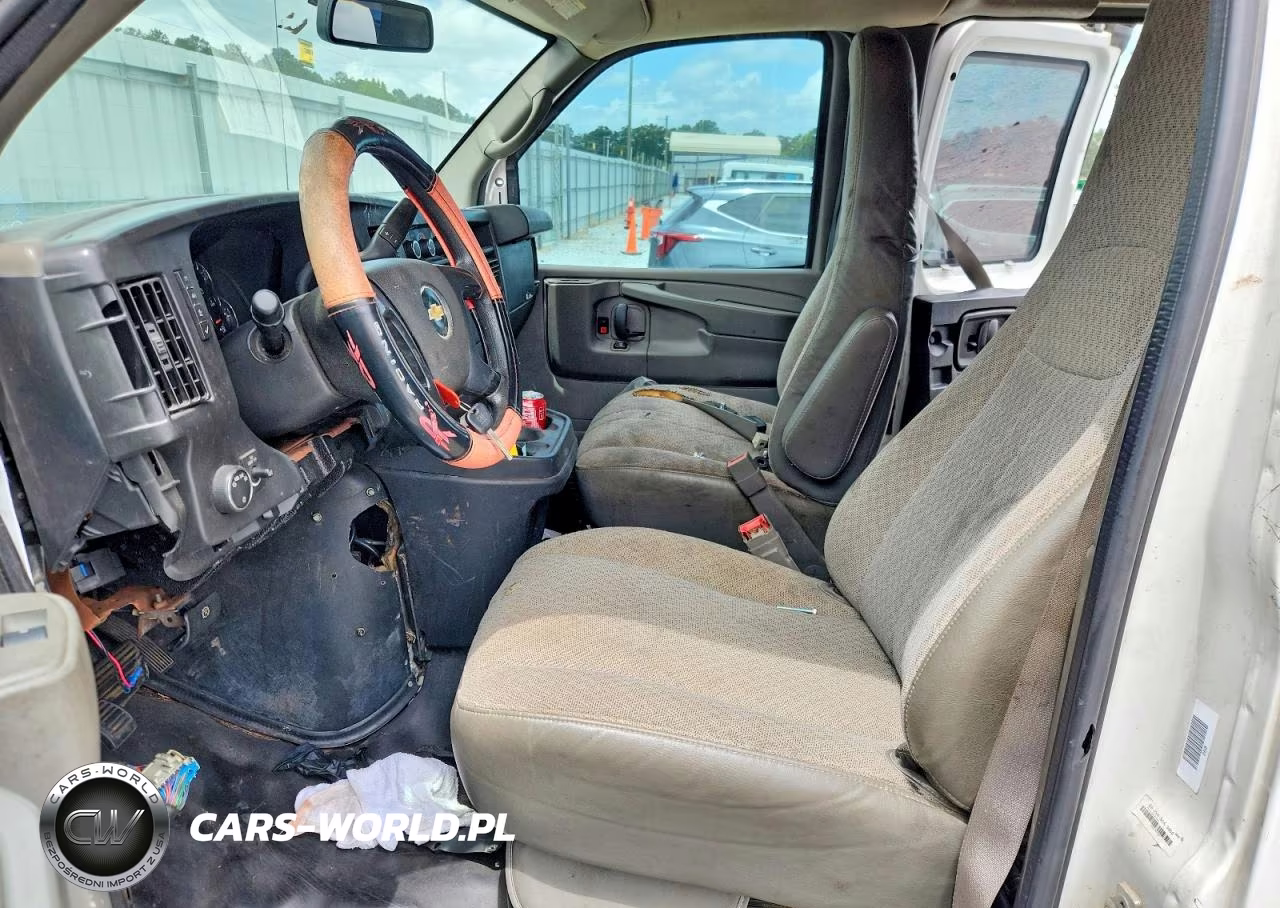 2015 Chevrolet Express G2500 VIN:1GCWGFCF4F1285734 - 7