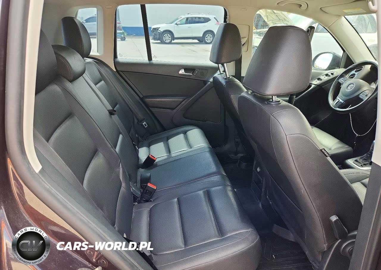 2016 Volkswagen Tiguan S VIN:WVGAV7AXXGW601882 - 10