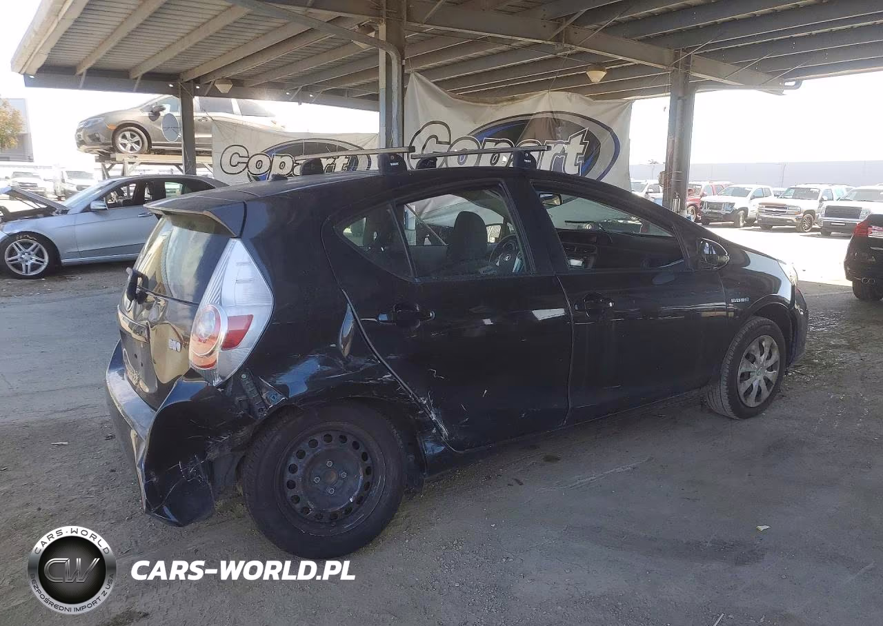 2014 Toyota Prius C Two VIN:JTDKDTB35E1560569 - 3