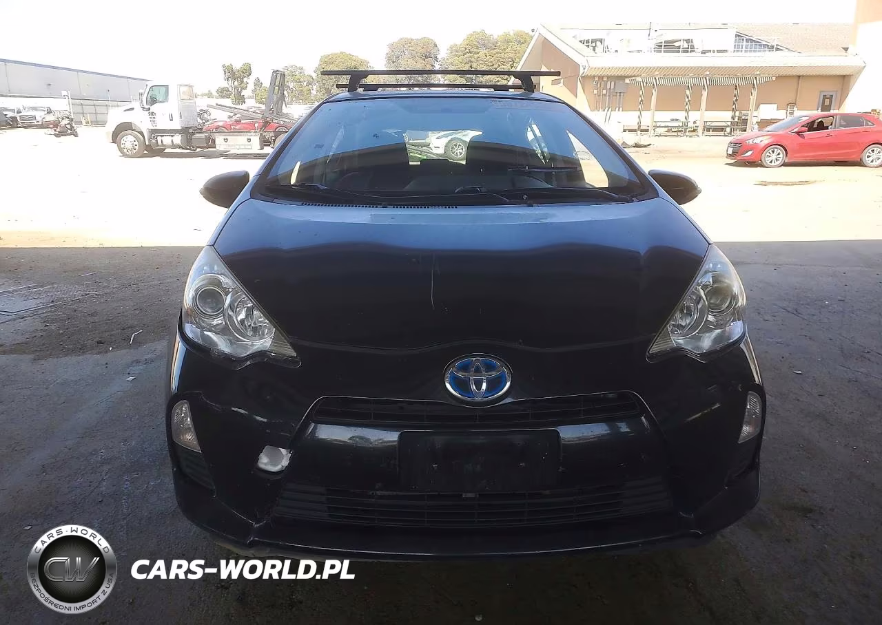 2014 Toyota Prius C Two VIN:JTDKDTB35E1560569 - 5