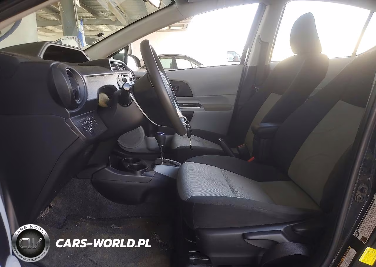 2014 Toyota Prius C Two VIN:JTDKDTB35E1560569 - 7