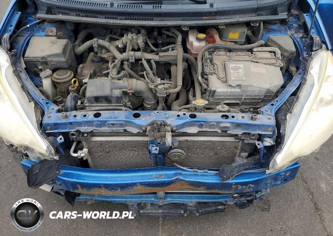 2012 Toyota Prius C Three VIN:JTDKDTB3XC1014072 - 11